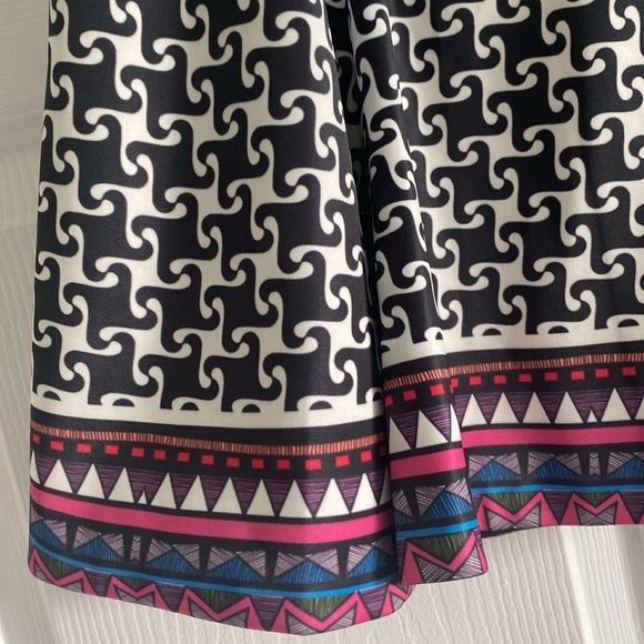 MackenzieMode Black/White Print Mini Skirt - US Size 4/AUS Size 8 - Picture 11 of 16